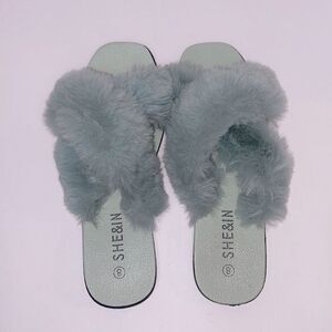 SHEIN mint green faux fur slides size 8